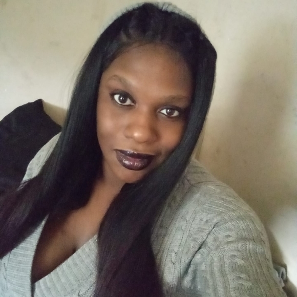 Meet your Posher, Ebonee - Picture 1 of 1